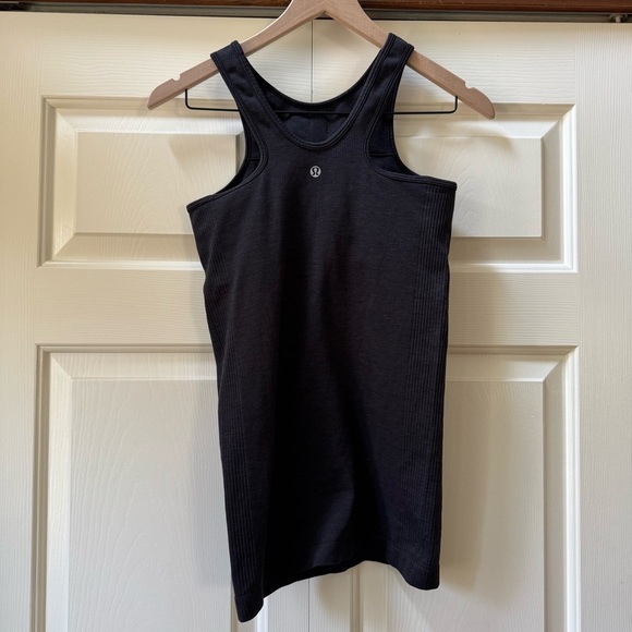 Lululemon Seamlessly Covered Ribbed Yoga Tank with built in bra Women’s size 6 - Picture 5 of 11